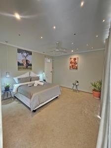 Living in the moment - Deluxe, Ensuite Bedroom