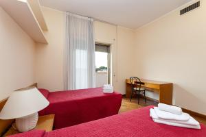 Bright Apartment with a View, Pool and Parking