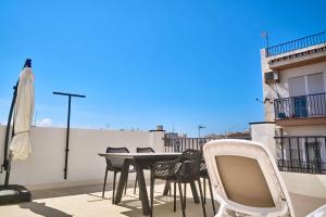 Casa Chica - Large Townhouse in Nerja Centro with Private Rooftop