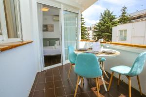 AL52 Charming apartment steps from the beach