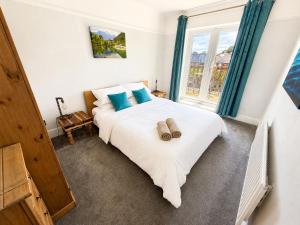 Spacious Four Bedroom in Southbourne - Close to Beach - Large Patio - Parking - Sleeps 6