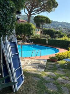 Rappallina Bilocale vista mare con piscina
