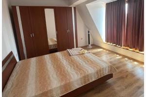 Apartment Sleeps 6- Free Parking- Balcony