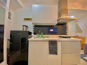 The Cozy-Corner Staycation Azure Residences