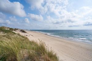 Seaside Beach Condo by Minhos Guest