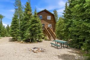 Basecamp Adventures with Firepit, BBQ, Sleeps up to 15