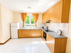 8 Mare Apartments - by TA Leut Agency