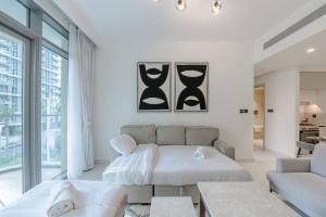 FIRST CLASS Studio High-End Near Circle Mall