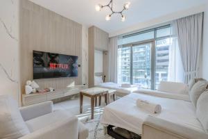 FIRST CLASS Studio High-End Near Circle Mall