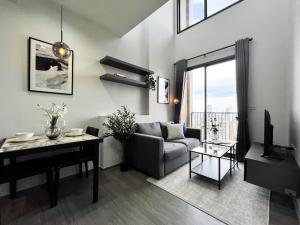 100 to BTS l High-rise unitl ICONSIAM