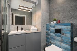 New Marble Apartment by KRAMM