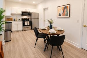 Spacious! Near 4th Street Live & Brown Theatre