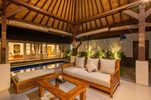 Family budget Villa with private Pool in Seminyak