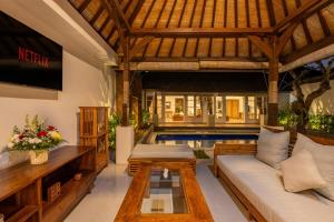Family budget Villa with private Pool in Seminyak