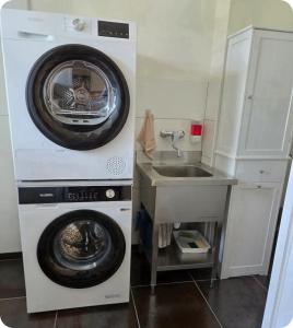 Rez-de-chaussée complet dans une maison contemporaine