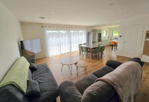 Rez-de-chaussée complet dans une maison contemporaine