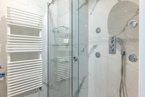 Up to 16 Guests - 3 Separate Apartments in One Building