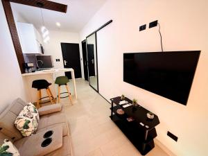 Bello apartamento con piscina cerca del mar