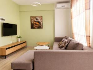 Bright & Peaceful 2-Bedroom Apartment Near Tirana Zoo and the Park
