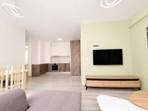 Bright & Peaceful 2-Bedroom Apartment Near Tirana Zoo and the Park
