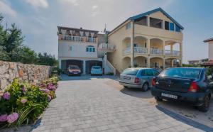 Apartments Monika near the sea with private parking