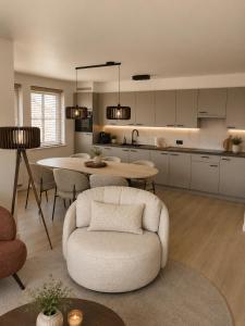 Stijlvol Duplex Appartement met 3 Slaapkamers 6 Personen De Haan
