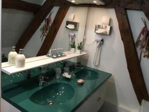 Hotels Ferme Des Chartroux : photos des chambres