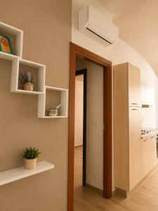TO - HOLIDAY HOUSE
