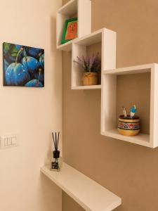 TO - HOLIDAY HOUSE