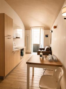 TO - HOLIDAY HOUSE