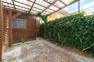 Apto Uana 2Q perto da praia do Campeche by Achei