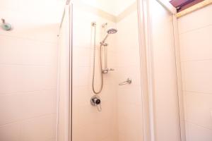 DURING HOME - Beach Apartment with Patio & Free Parking