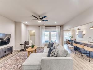 Kingsport Modern Oasis