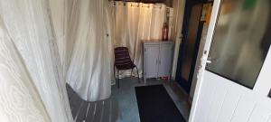 2 pièces de plain-pied avec parking et jardin au calme