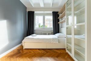 Seaside Homely Apartment by BookingHost
