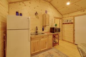 Romantic Wine Country Cabin Near Fredericksburg