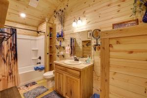 Romantic Wine Country Cabin Near Fredericksburg