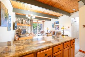 Sundowner Last Run Condo: Ski-In, 2 Blocks To Main St