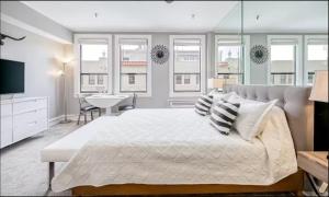 Cozy Palm Beach Studio Near Beach & Pool