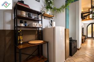 Design Loft con Patio Privato - Vicino Stazione, Tram e Centro - Parcheggio Auto H24 a 6 minuti a Piedi - No ZTL