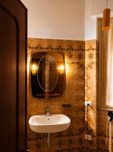 Room between Milan and Como