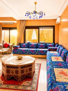 Spacious 3 Bedroom Duplex with Free Parking and Private Tropical Terrace Near Jardin Majorelle