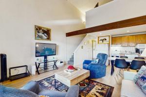 Stylish South Lake Tahoe Loft - Walk to Beach Pool Trails & More
