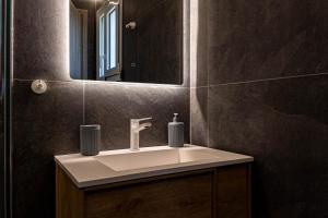 George V Luxury Apartments - Room 4