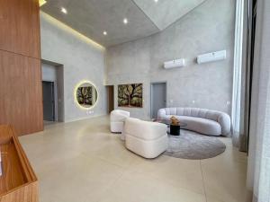 Casa com Piscina Privativa em Condomínio de Luxo