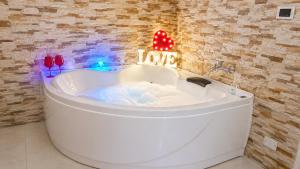 PUCCi LUXURY SUITE