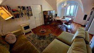 Golden Spur - Old Town Apartment