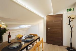 Spianada Crown Attic