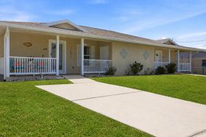 Gorgeous master unit w 2 full kitchens