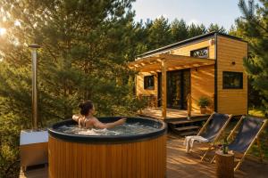 Oaza Święty Spokój - Tiny House z Balią i Jacuzzi przy rzece Narew